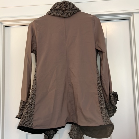 Amazing taupe and chocolate brown leatherette cardigan sweater. - Picture 3 of 5